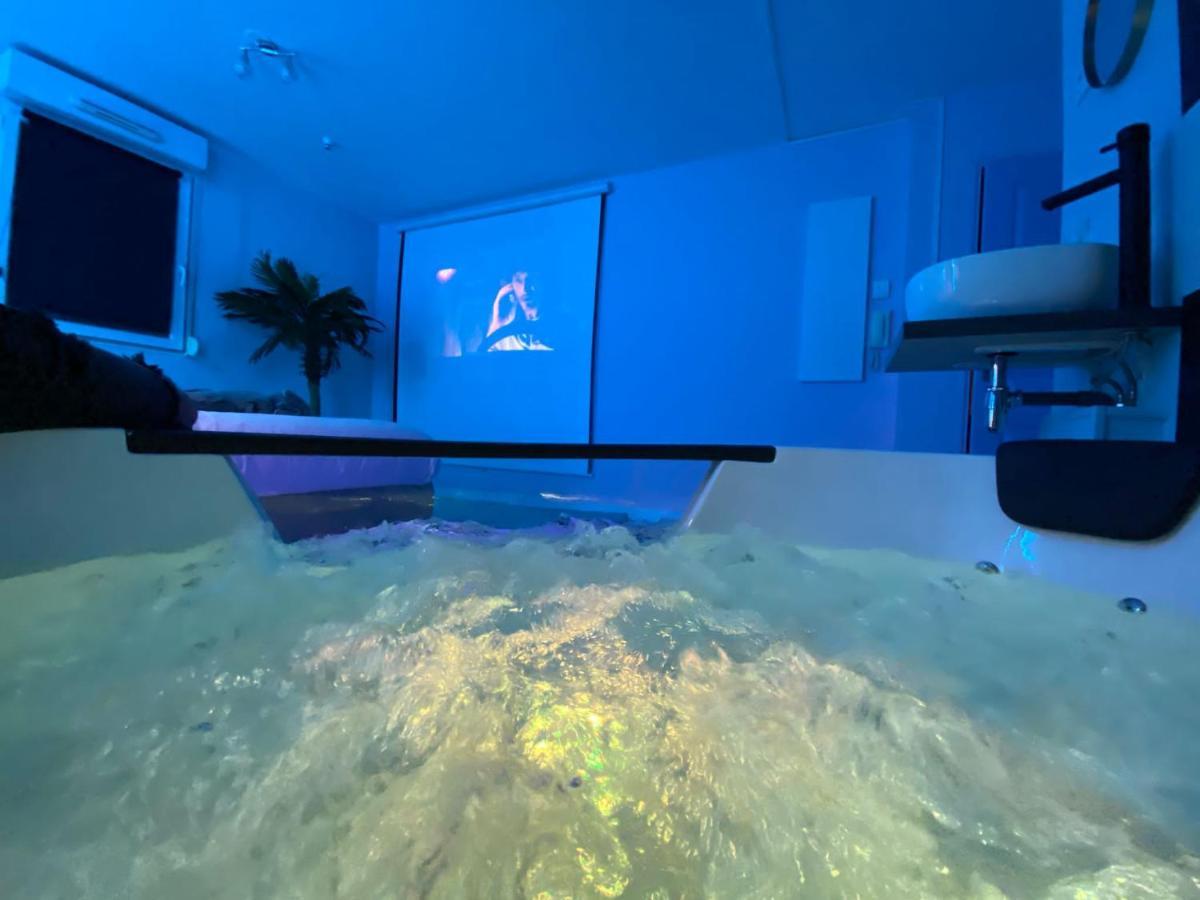 Capsule Miami Vice - Jacuzzi - Billard - Ecran Cinema & Netflix - Ping-Pong - Nintendo & Jeux- Lievin Exterior photo