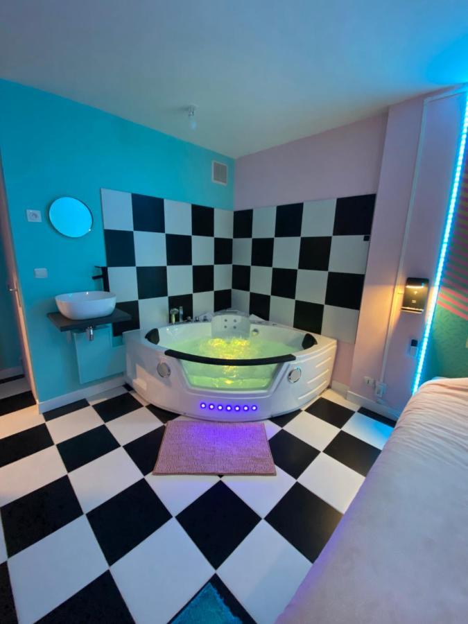 Capsule Miami Vice - Jacuzzi - Billard - Ecran Cinema & Netflix - Ping-Pong - Nintendo & Jeux- Lievin Exterior photo