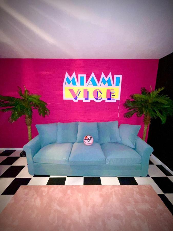 Capsule Miami Vice - Jacuzzi - Billard - Ecran Cinema & Netflix - Ping-Pong - Nintendo & Jeux- Lievin Exterior photo
