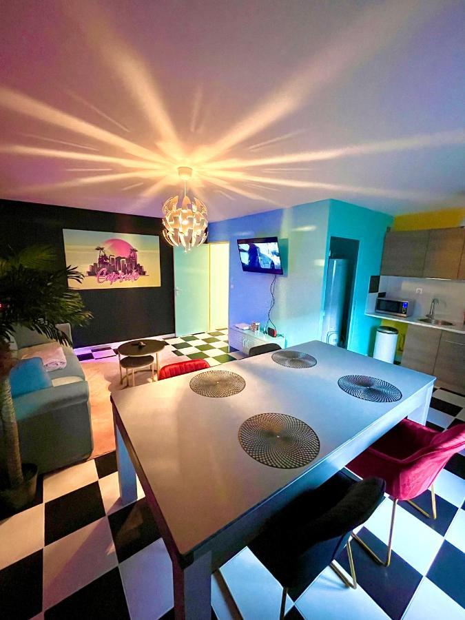 Capsule Miami Vice - Jacuzzi - Billard - Ecran Cinema & Netflix - Ping-Pong - Nintendo & Jeux- Lievin Exterior photo