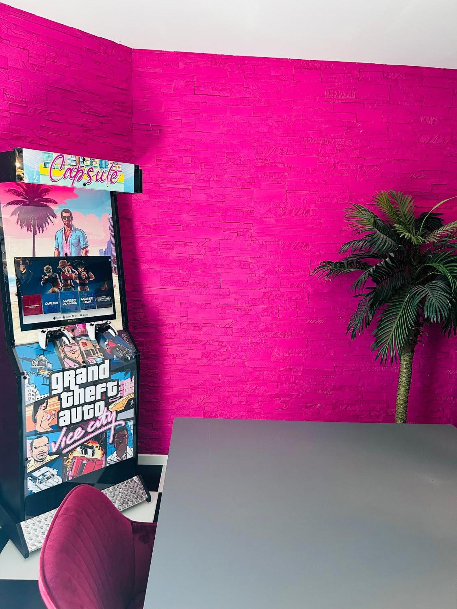 Capsule Miami Vice - Jacuzzi - Billard - Ecran Cinema & Netflix - Ping-Pong - Nintendo & Jeux- Lievin Exterior photo