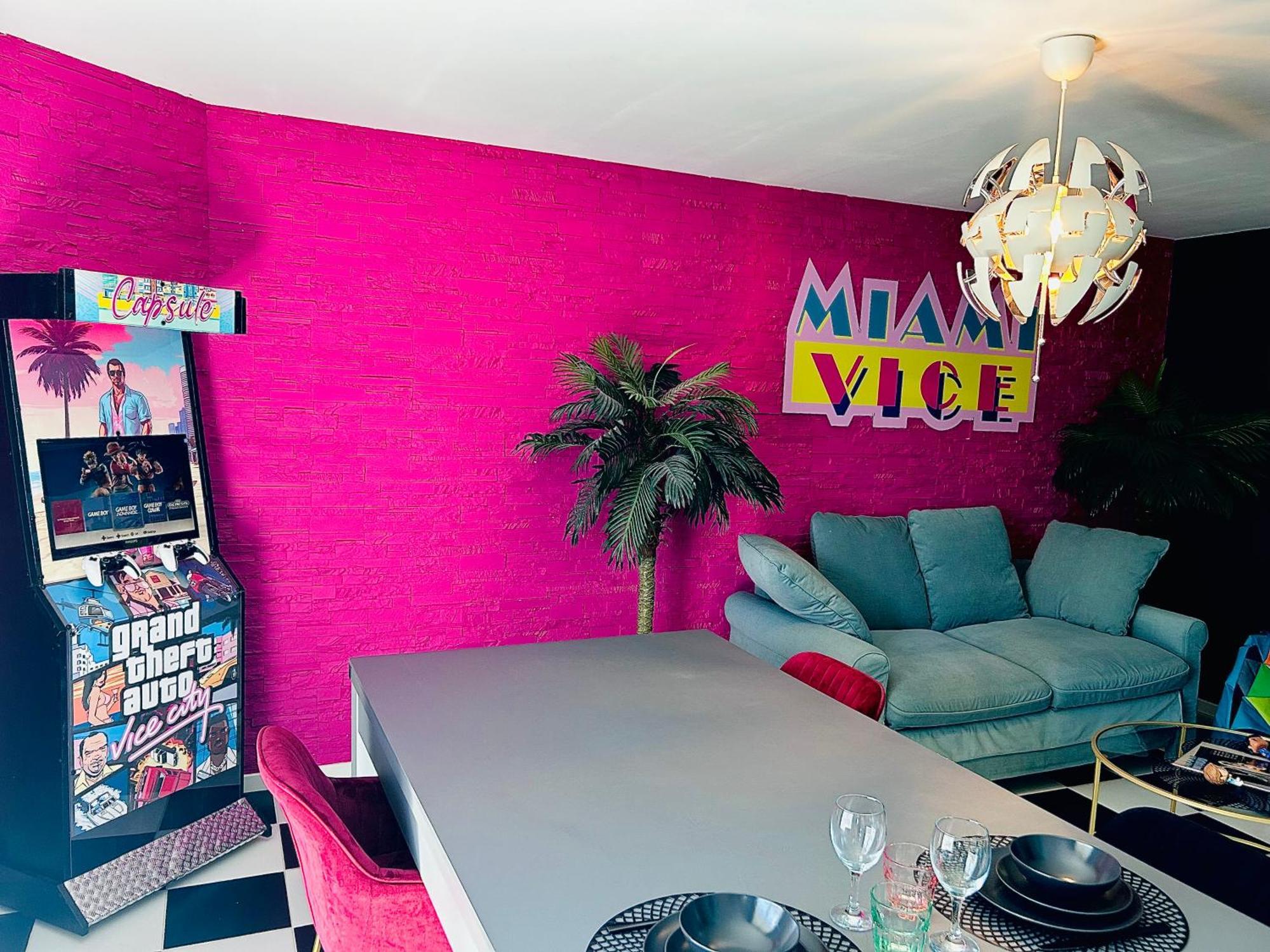 Capsule Miami Vice - Jacuzzi - Billard - Ecran Cinema & Netflix - Ping-Pong - Nintendo & Jeux- Lievin Exterior photo