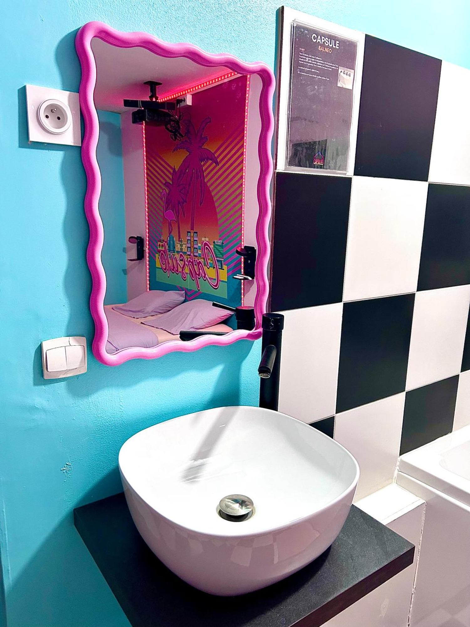 Capsule Miami Vice - Jacuzzi - Billard - Ecran Cinema & Netflix - Ping-Pong - Nintendo & Jeux- Lievin Exterior photo