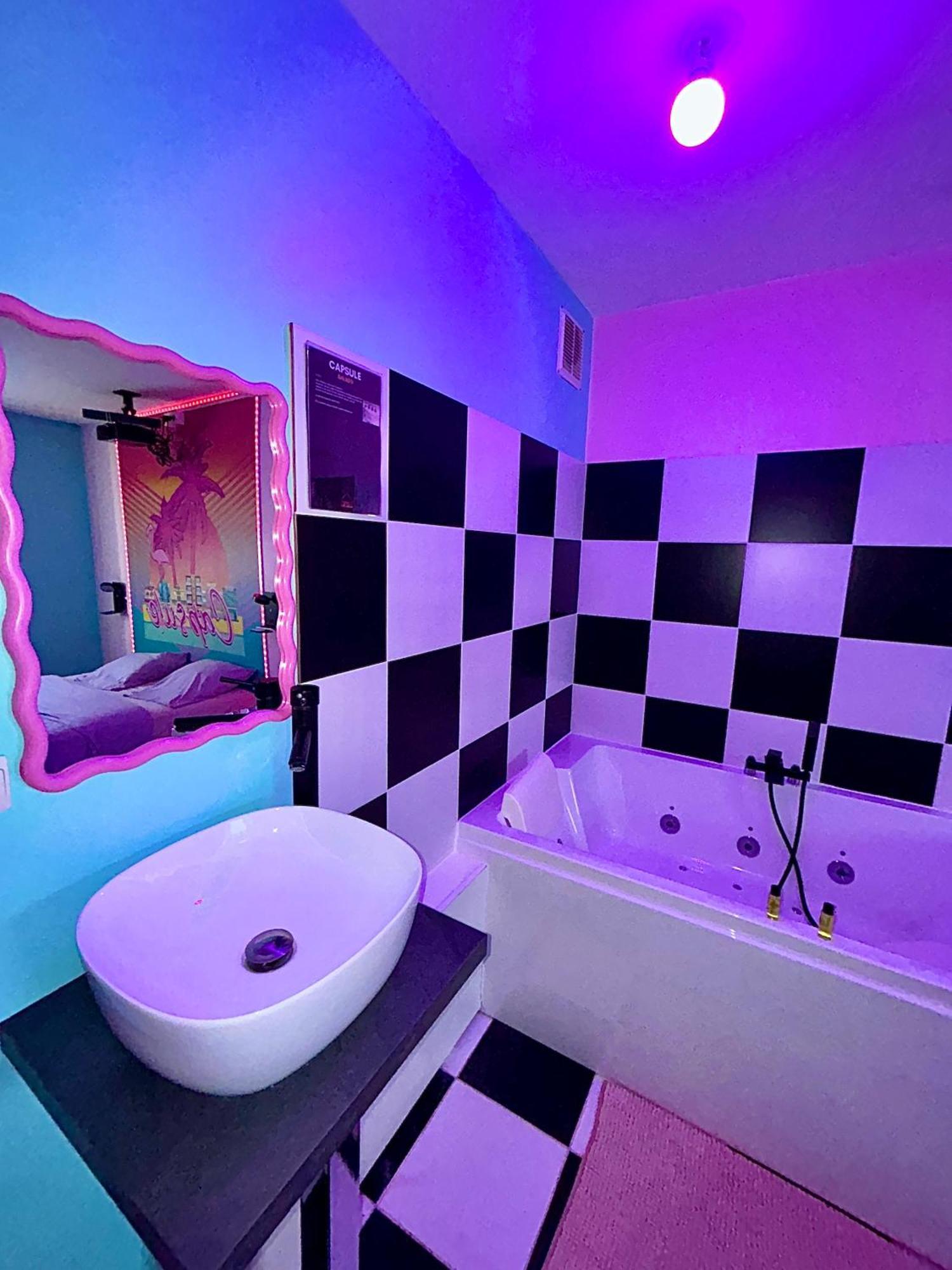 Capsule Miami Vice - Jacuzzi - Billard - Ecran Cinema & Netflix - Ping-Pong - Nintendo & Jeux- Lievin Exterior photo